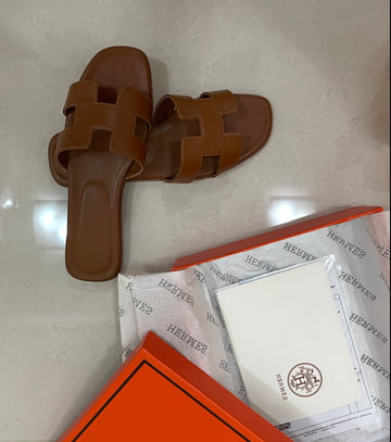 سليبر بني عملي ويشمل البكج