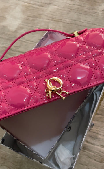 شنطة باللون الفوشي كوالتي عالي