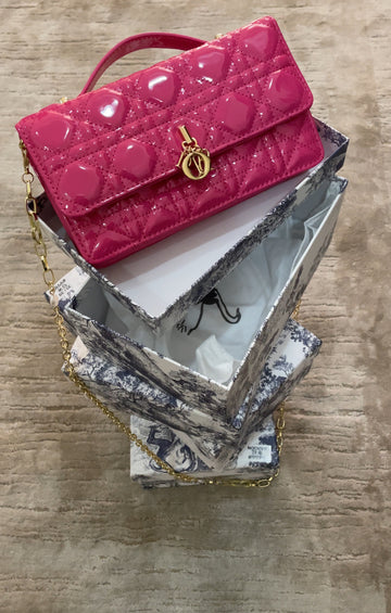 شنطة باللون الفوشي كوالتي عالي