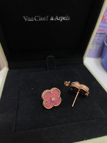 حلق مطلي بلون بنك