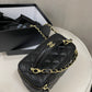 شنطة بلون اسود وسير اسود مع ذهبي